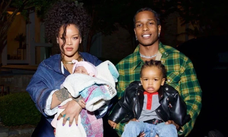 Rihanna dazzles at Smurfs premiere in LA with sons RZA, Riot