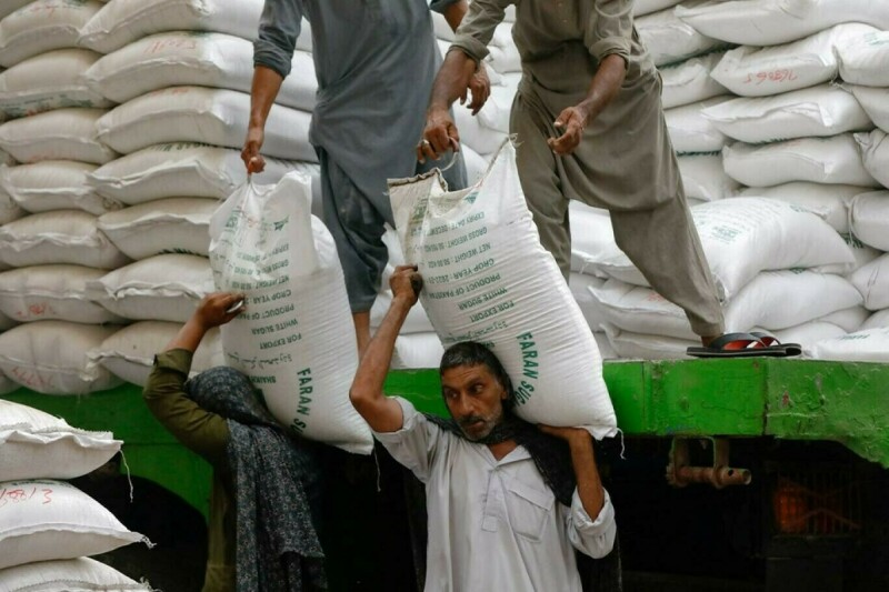 Pakistan reverses decision to import 300,000 metric tons of sugar