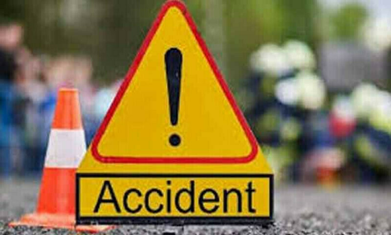 Traffic accident in Lahore injures minister&rsquo;s son, kills policeman