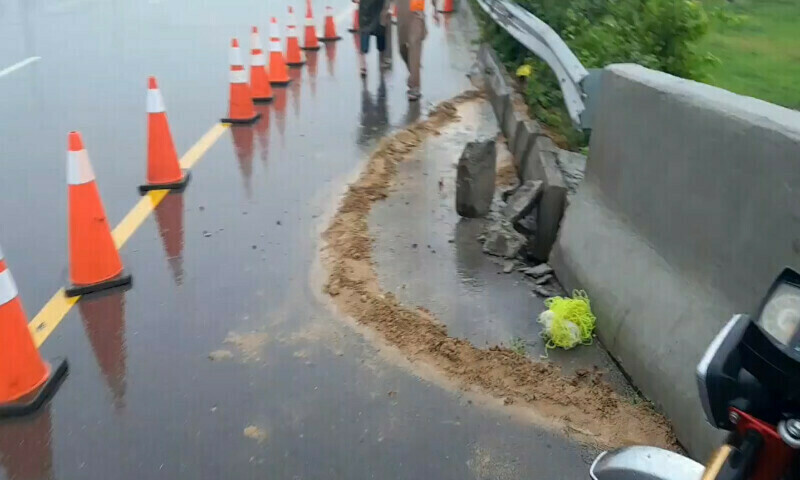 Recent rains raise concerns over E-11 flyover&rsquo;s integrity and government oversight