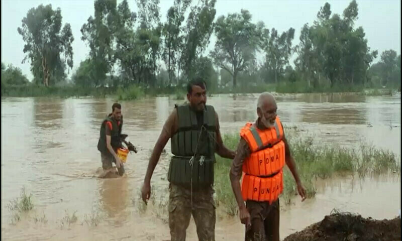 Pakistan Army, Punjab police conduct relief operations in flood-hit areas