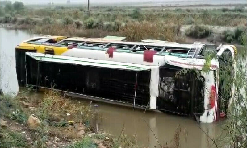 6 killed, 12 injured as Karachi picnic bus overturns near Makli due to overspeeding