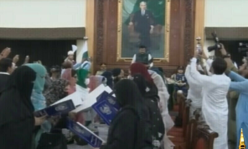 Governor Kundi administers oath to KP&rsquo;s reserved seats members