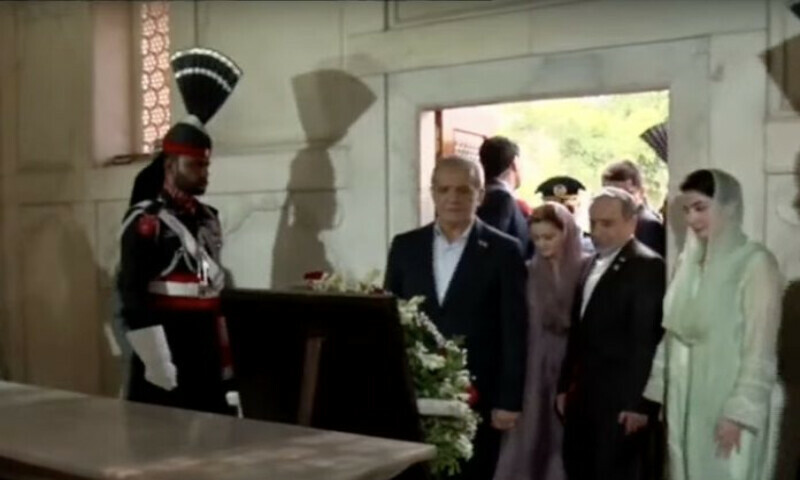 Iranian president pays tribute at Allama Iqbal&rsquo;s mausoleum