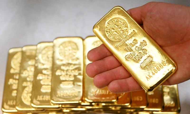 Gold prices rise sharply in Pakistan, tracking global market gains