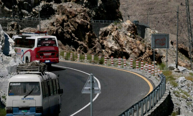 Karakoram highway closed due to rapid melting of glaciers in Hunza