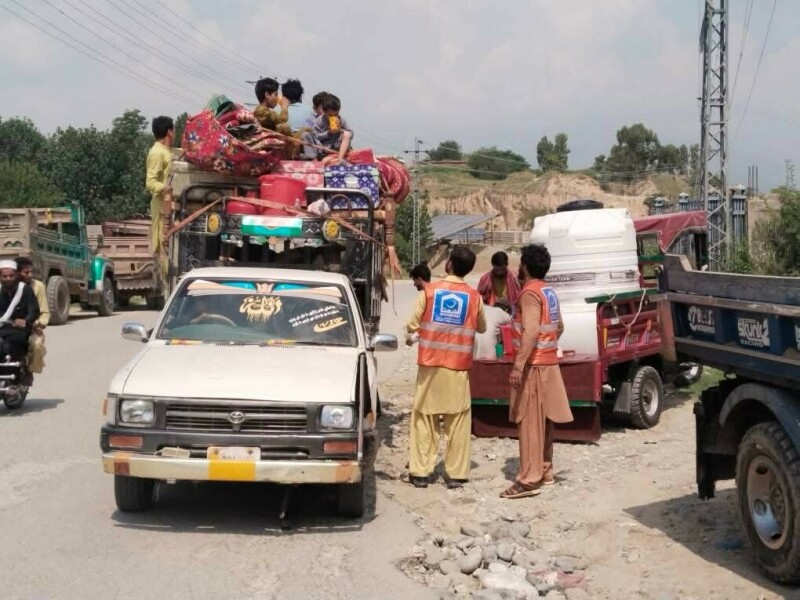 متاثرہ علاقے سے نقل مکانی کرنے والے افراد (تصویر: الخدمت)