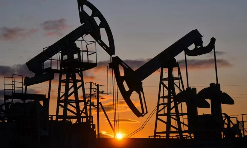 Oil market reacts to US-Russia Summit speculations amid demand concerns