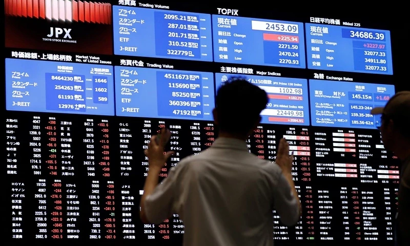 Japan&rsquo;s Nikkei hits new peak as automakers benefit from yen decline