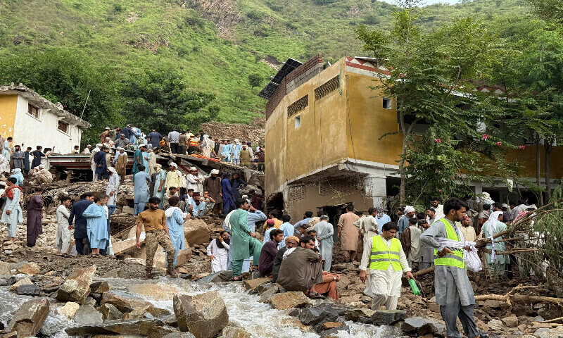 Floods claim 427 lives in KP; Pak Army leads relief operations