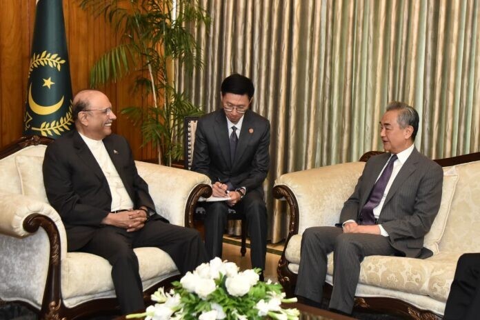President meets Chinese FM, reaffirms Pakistan-China &lsquo;Iron Brotherhood&rsquo;