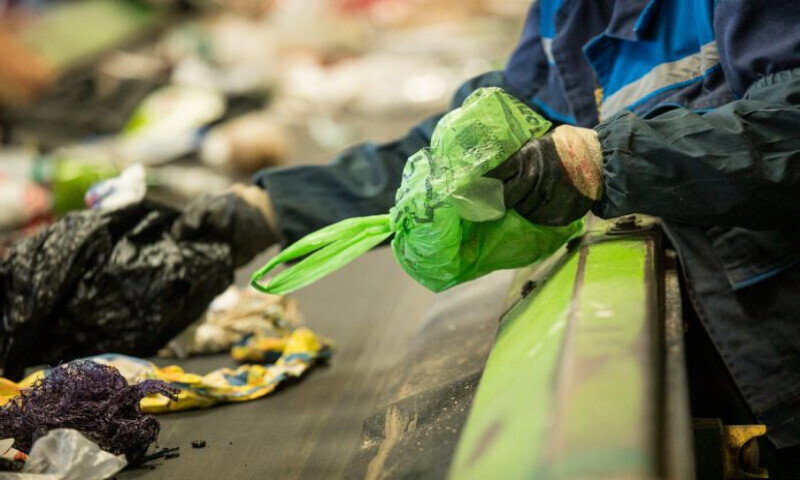 Global agreement to fight plastic pollution could create new jobs, boost economies