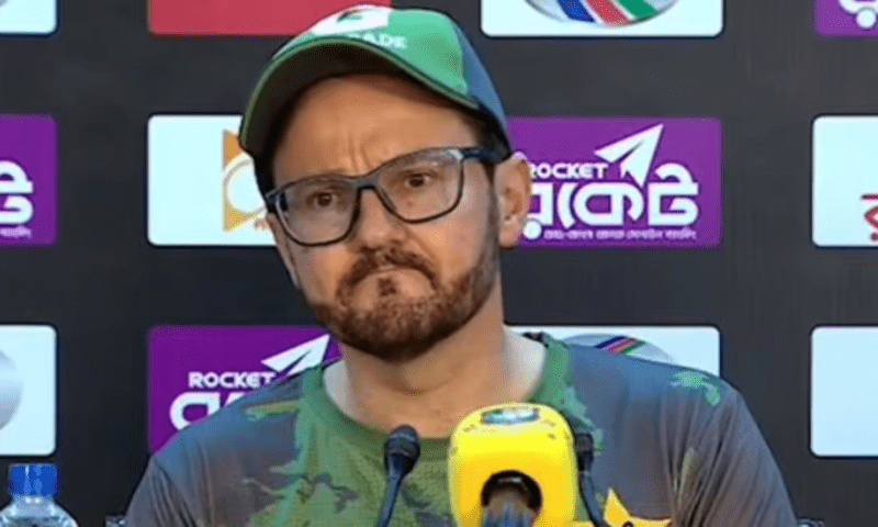 Mike Hesson dedicates Pakistan&rsquo;s back-to-back victories to flood victims