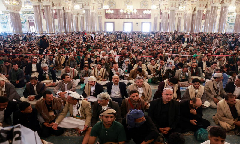 Thousands attend funeral of Houthi leaders killed by Israeli strike, vow revenge
