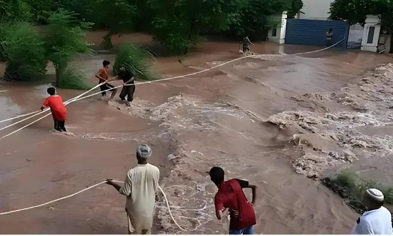 Chenab floods submerge hundreds of villages in Jhang, Chiniot and Shujaabad