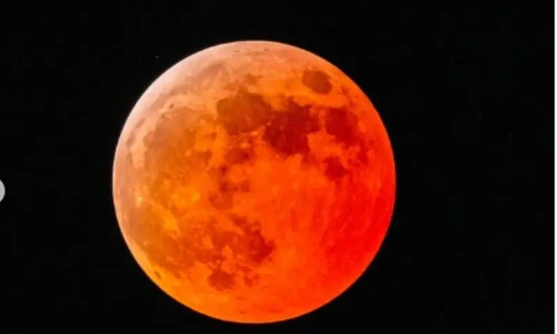 Lunar eclipse paints the moon red in stunning display