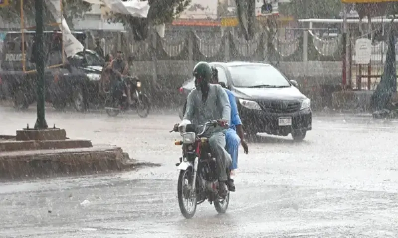 Light to heavy rain continues to lash Karachi for second day