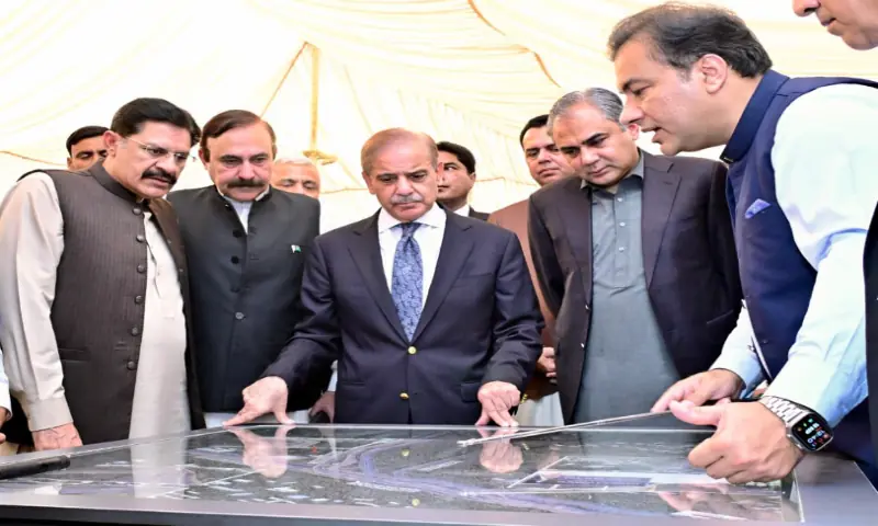 PM Shehbaz is being briefed on the construction of T-Chowk Flyover profect.