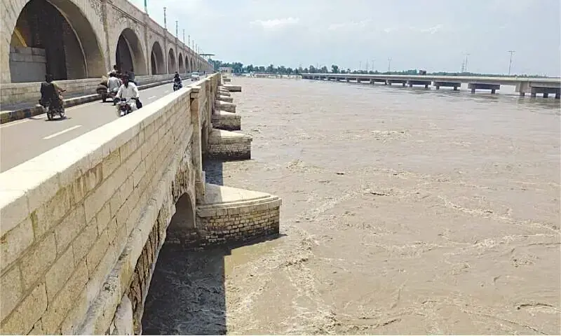 Flood situation at Guddu critical, villages near Gambat submerged