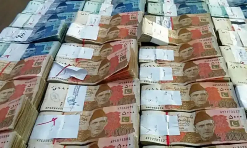 Armed men loot over Rs200 million from security company van near Turbat