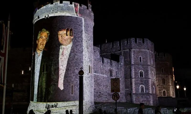 برطانیہ: ٹرمپ کے دورے کے خلاف ونڈسر کیسل پر مظاہرہ، 4 افراد گرفتار – World