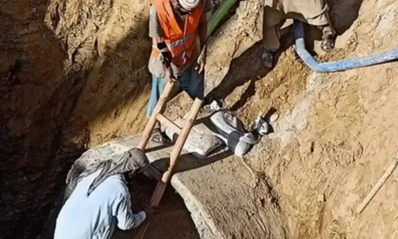 Karachi hit by major water crisis as 33-inch pipeline bursts