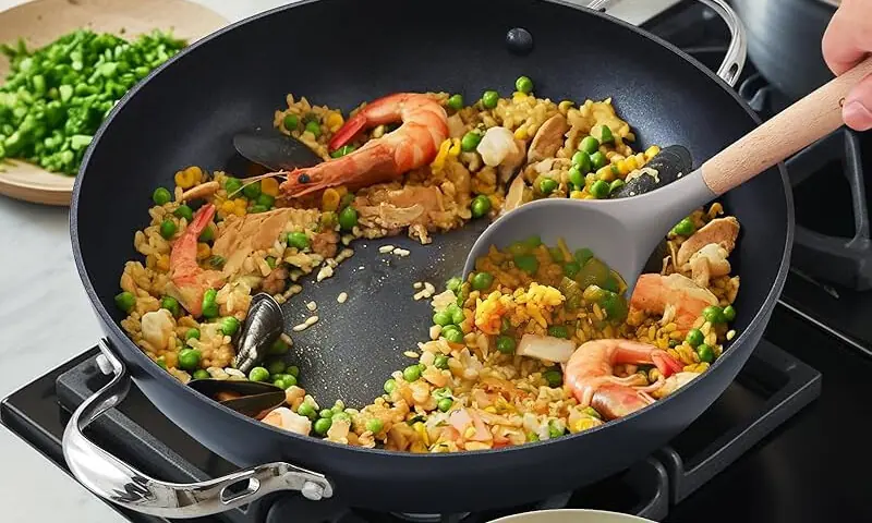 زہریلے مادوں سے بچنے کے لیے نان اسٹک پین میں کھانا پکانے کا درست طریقہ – Life & Style