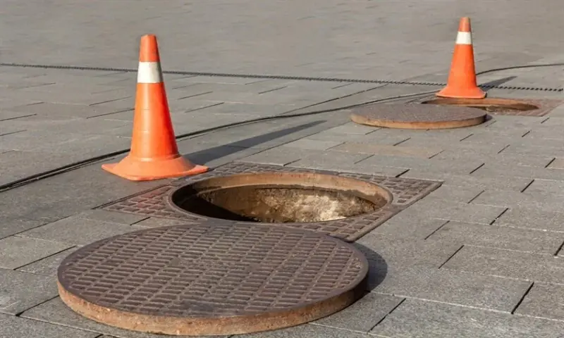 Three sanitation workers die while cleaning manhole in Karachi