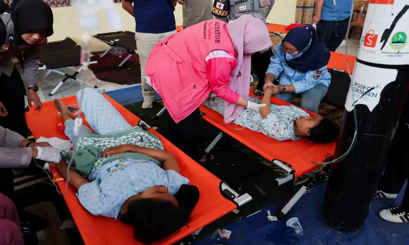 Over 1,000 Indonesian children fall ill from free school lunches - World -  Aaj English TV