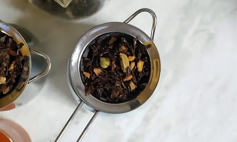 بچی ہوئی چائے کی پتی کے 6 حیرت انگیز استعمال – Life & Style