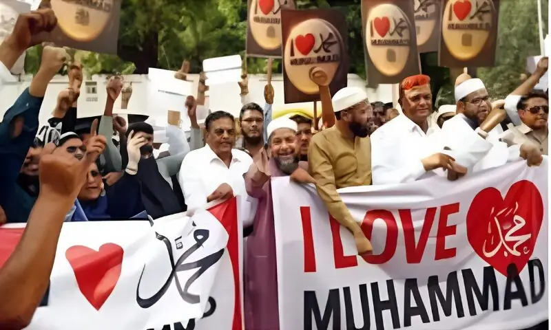 بھارت میں آئی لَو محمد ﷺ بینر پر مسلمانوں پر مقدمات، ریلیوں پر پولیس کا دھاوا – World