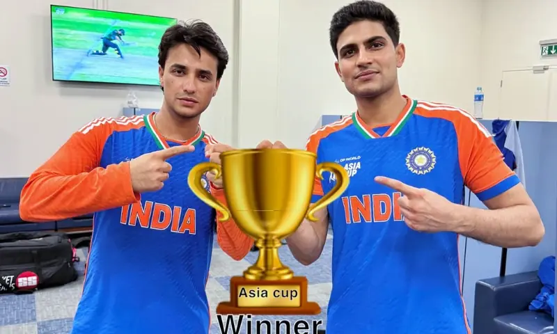 بھارتی کھلاڑیوں کی تصوراتی ٹرافی اُٹھا کر دل کو تسلی، تصاویر وائرل – Sports