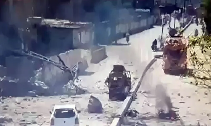 پشین اسٹاپ پر موجود سی سی ٹی وی میں قید کیا گیا دھماکے کے بعد کا منظر 