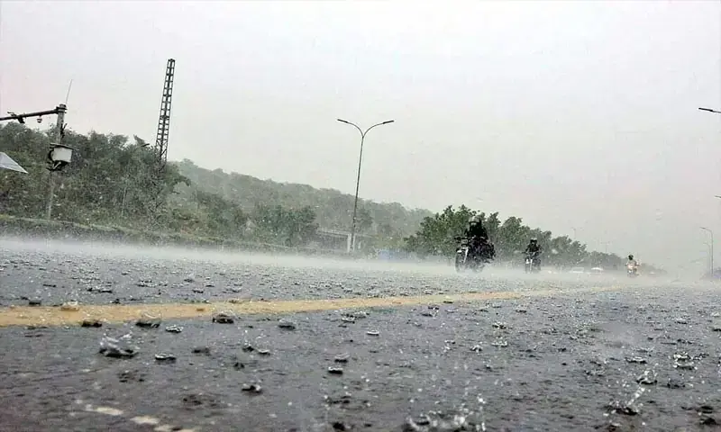 Rain brings relief to Karachi after scorching heat