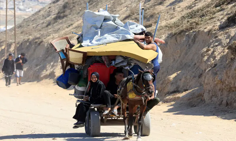Displaced Palestinians fleeing northern Gaza move southward during an Israeli military operation. – Reuters