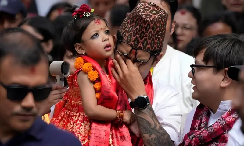 نیپال میں نئی دیوی کا انتخاب: دو سالہ بچی آریا تارا نئی کماری بن گئی – World