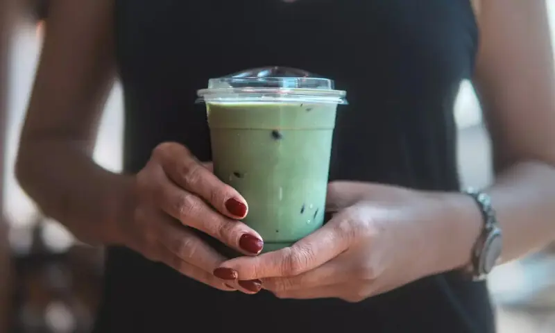 روز ’ماچا‘ پینے والی خاتون شدید بیمار ہو کر اسپتال پہنچ گئیں – Life & Style