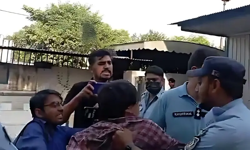 اسلام آباد پولیس کا نیشنل پریس کلب پر دھاوا، کیفے ٹیریا میں توڑ پھوڑ، صحافیوں پر تشدد، کیمرے بھی توڑ دیے – Pakistan