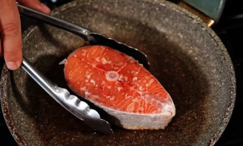 مچھلی کو توڑے بغیر فرائی کرنے کے آسان طریقے – Life & Style