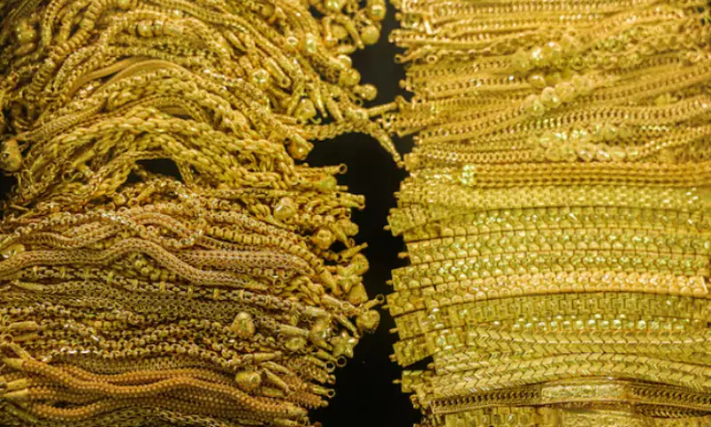 Gold builds on historic rally, reaches $4,000 an ounce in Global market