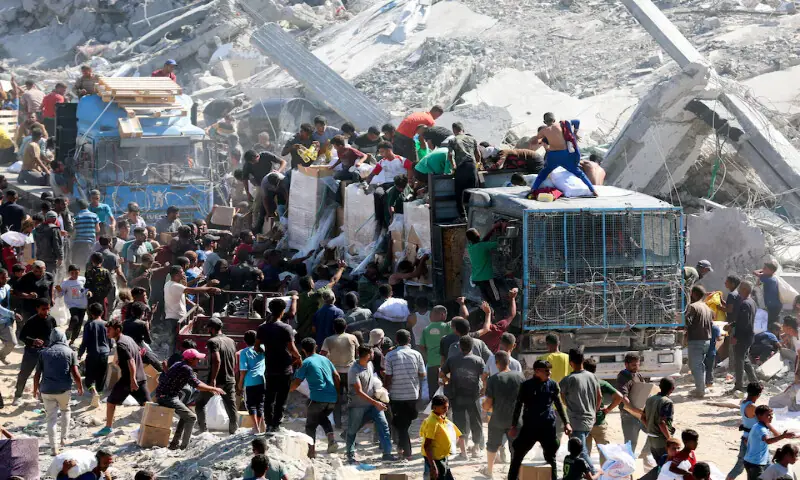 Palestinians collect aid supplies from trucks that entered Gaza in Khan Younis on Sunday. – Reuters