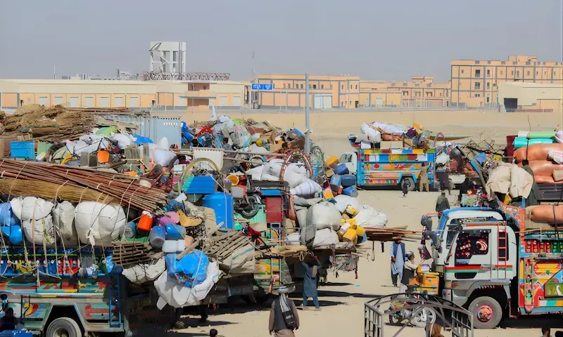 پاک افغان جھڑپوں کے بعد پاکستانی افواج افغان سرحد پر ہائی الرٹ، تجارت معطل – Pakistan