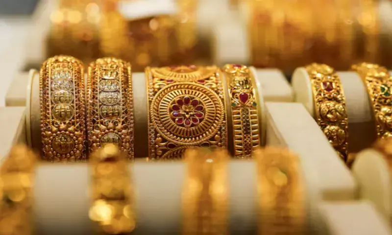 Gold prices decline in Pakistan after record highs