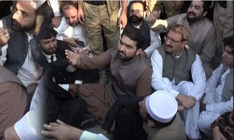 Sohail Afridi returns without meeting PTI founder after being stopped at Dahgal checkpoint