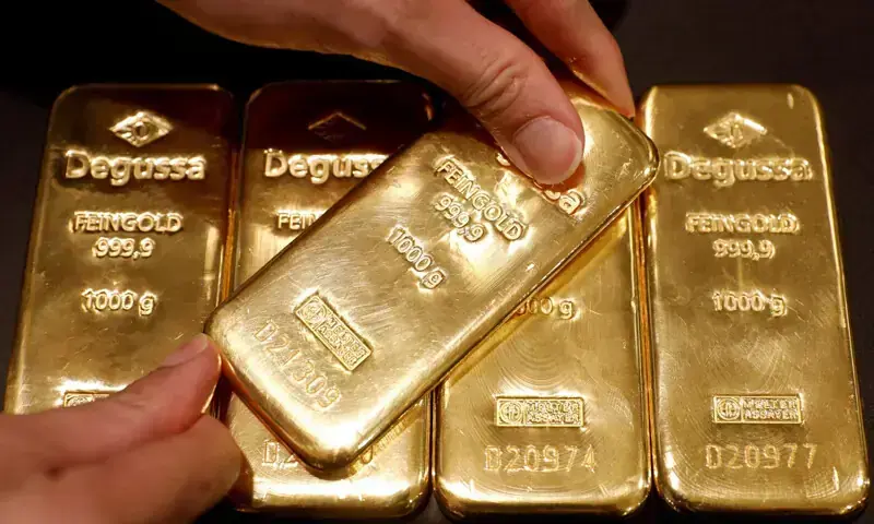 پاکستان میں سونے کی قیمت میں ایک بار پھر بڑی کمی، فی تولہ سونا کتنے کا ہوگیا؟ – Business & Economy پاکستان میں سونے کی قیمت میں ایک بار پھر بڑی کمی، فی تولہ سونا کتنے کا ہوگیا؟ – Business & Economy