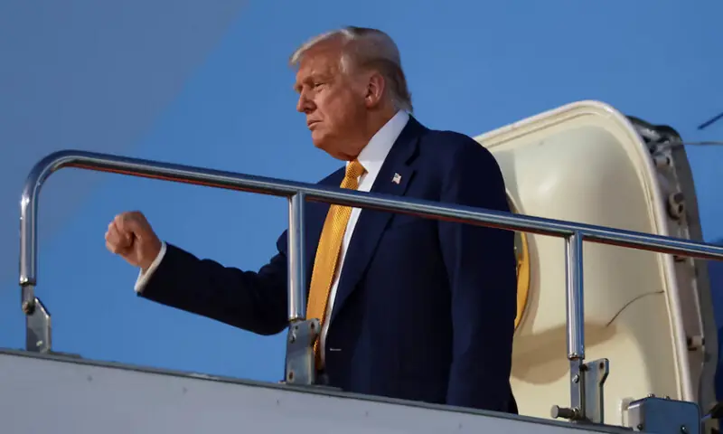 Trump targets China trade deal as he arrives in Tokyo on Asia tour