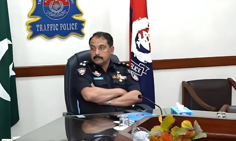 ای چالان سسٹم نے ڈی آئی جی ٹریفک کی گاڑی بھی نہ بخشی، 10 ہزار کا چالان ہوگیا – Pakistan ای چالان سسٹم نے ڈی آئی جی ٹریفک کی گاڑی بھی نہ بخشی، 10 ہزار کا چالان ہوگیا – Pakistan