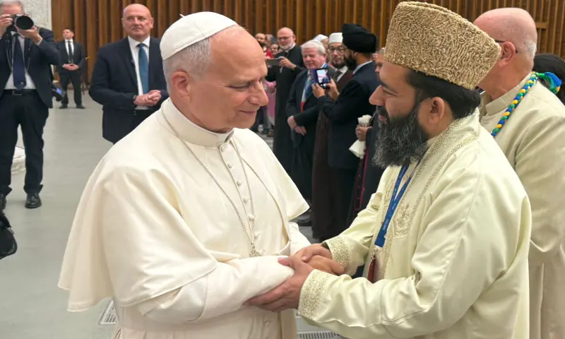 Maulana Abdul Khabir Azad meets Pope Leo at Vatican