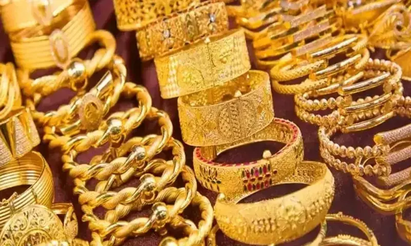 Gold prices surge in Pakistan as global market hits record levels
