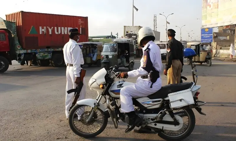 سندھ میں بغیر نمبر پلیٹ چلنے والی گاڑیوں کے خلاف بھرپور ایکشن کا فیصلہ – Pakistan
